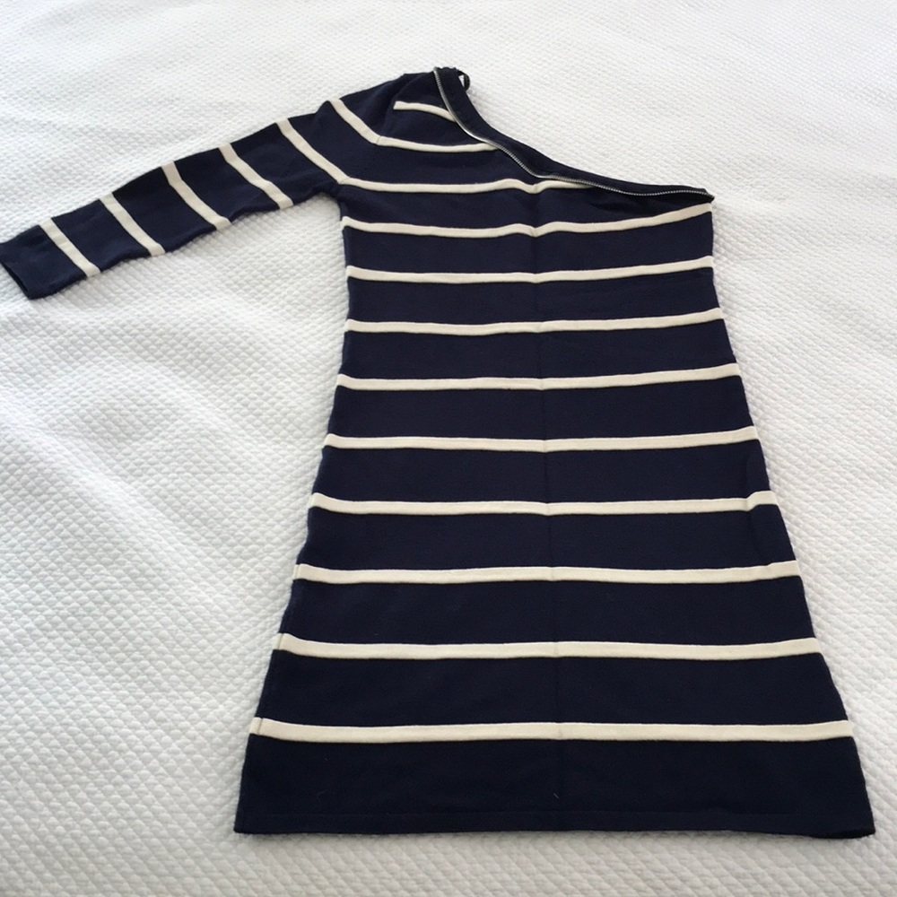 One shoulder dress